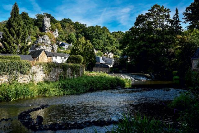 Chailland vue de la rivière l'Enée