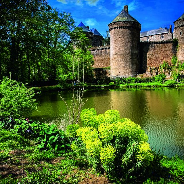 Château de Lassay - vu depuis le lac