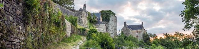 Sainte Suzanne Chemin De Ronde