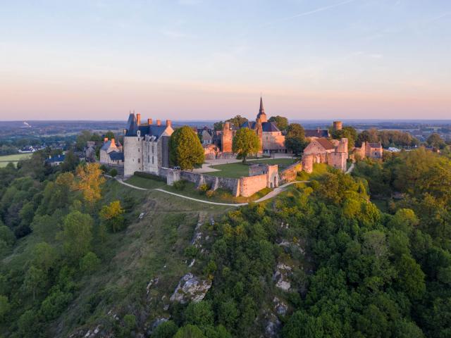 Sainte Suzanne vue du ciel