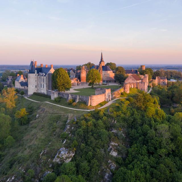 Sainte Suzanne vue du ciel