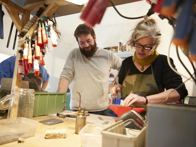 Stage Fabriquer son Couteau Coutellerie du Maine Anjou - Fixer le manche