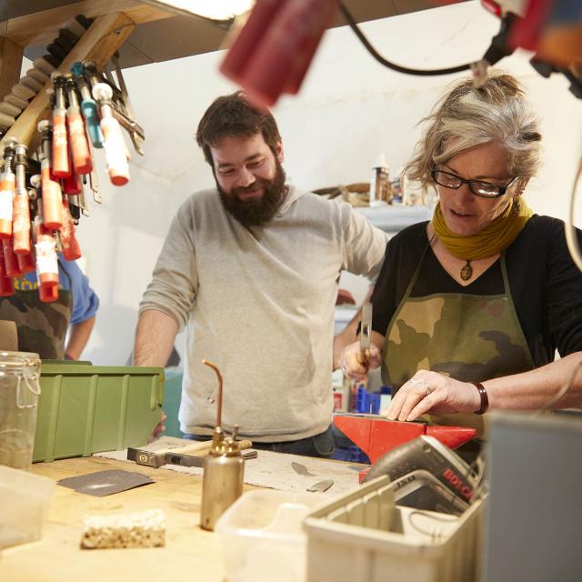 Stage Fabriquer son Couteau Coutellerie du Maine Anjou - Fixer le manche