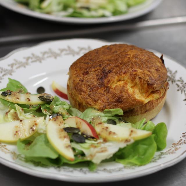 Atelier Cuisine Restaurant Le Beyel à Origné - Soufflet de parmentier de canard à la tomme d'entrammes