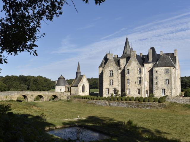 Chateau De Bourgon - Montourtier