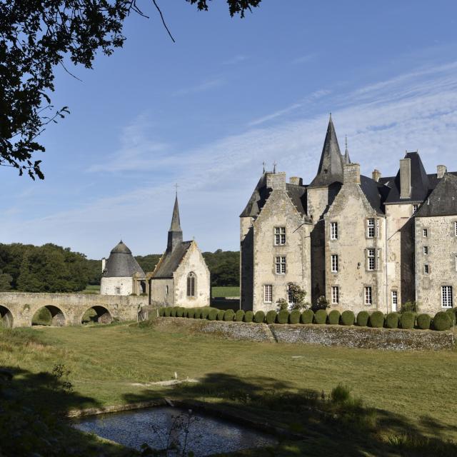 Chateau De Bourgon - Montourtier