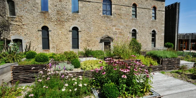 Chateau Musee Mayenne Jardin