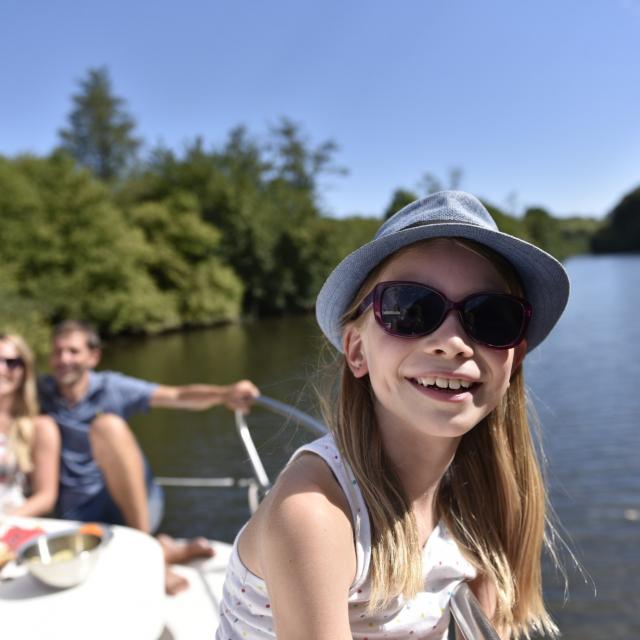 Croisiere en Bateau Habitable sur la rivière la Mayenne