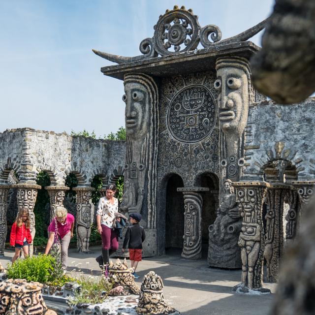 Musee Robert Tatin - La Porte des Meditations