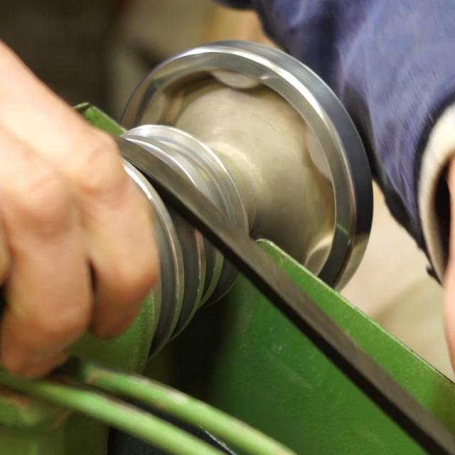 Tuto Fabriquer Un Coquetier Au Tour A Bois Etape 3 Regler La Vitesse Du Tour