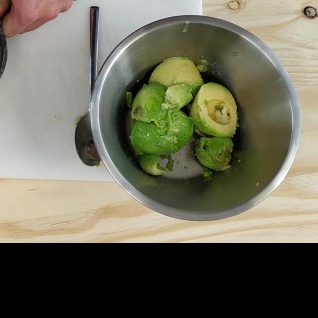 Tuto Gaufre De Pois Chiche Etape 4 Vider L'avocat