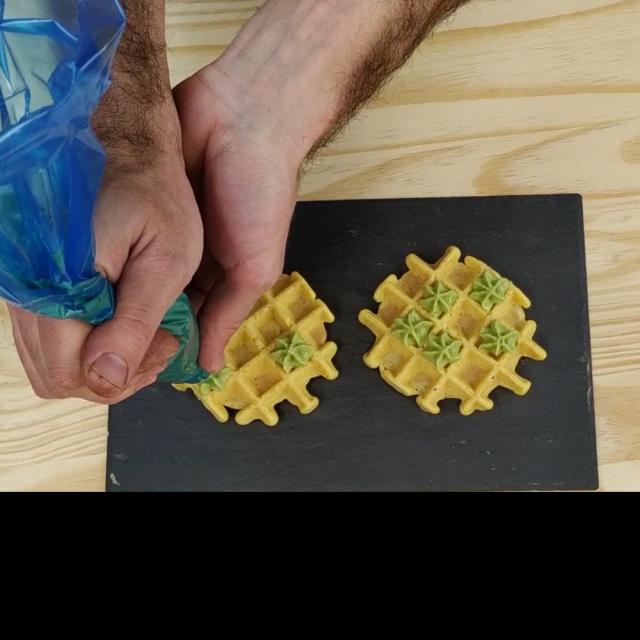 Tuto Gaufre De Pois Chiche Etape 5 Dresser Le Guacamole