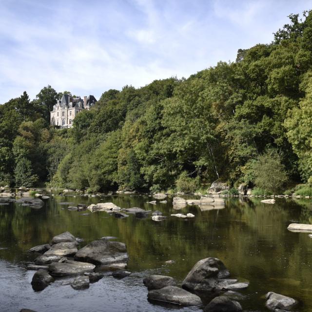 Montgiroux- rivière la Mayenne