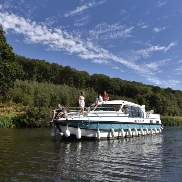 Croisiere sur la Mayenne en bateau habitable