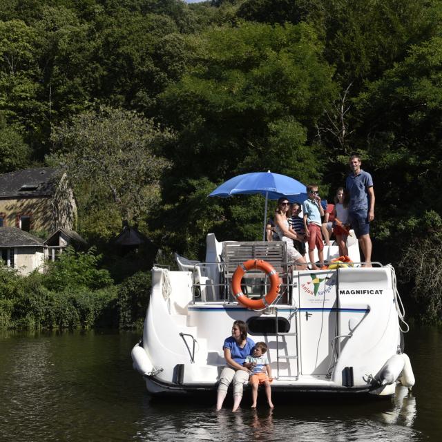 Croisiere en bateau habitable sur la Mayenne