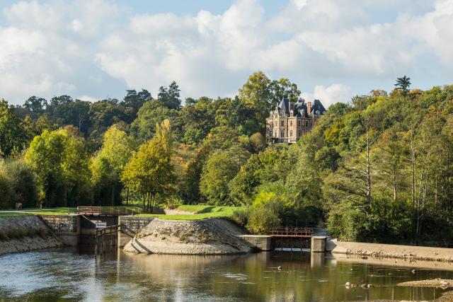 Les Bords De La Mayenne A Montgiroux Ecluse Chateau