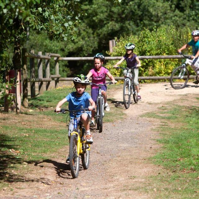 Vélo Camping Parc des Vaux