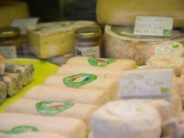 Fromages - marché de Mayenne