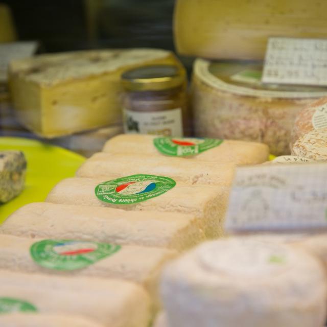 Fromages - marché de Mayenne