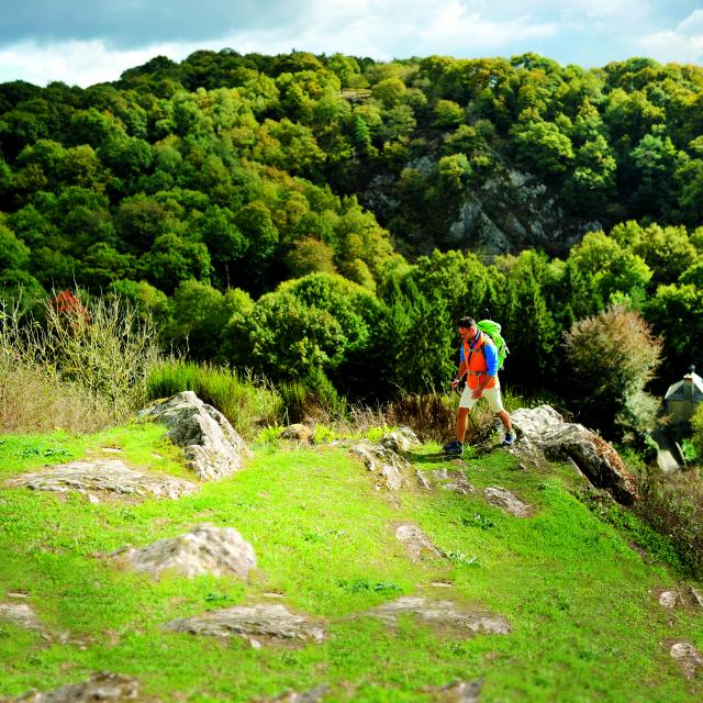 Randonnee Sainte Suzanne©p.beltrami Mayenne Tourisme