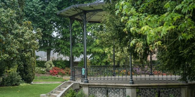 Kiosque Parc Du Chateau De Mayenne Mayenne (ville) Cp Sarah Veysseyre 1920px