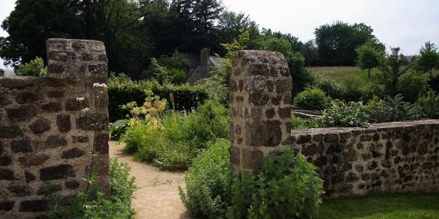 Lassay Les Chateaux Parc Naturel Regional Normandie Maine Lassay Les Chateaux Cp Dominique Vernier Cd 53 1920px (1)