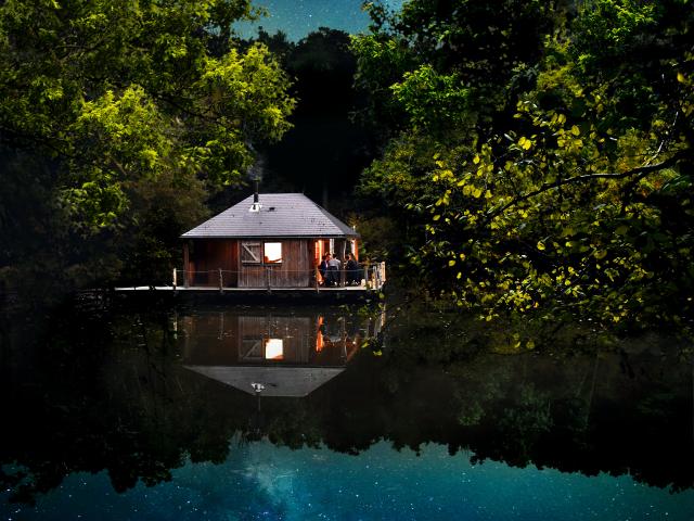 Cabane Sur L Eau Force Cp Pascal Beltrami Mayenne Tourisme L Orbiere Domaine De Loisirs Hebergements Et Receptions 1920px