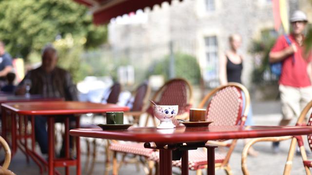 Terrasse Cafe Sainte Suzanne Chammes Cp Pascal Beltrami Mayenne Tourisme 1920px