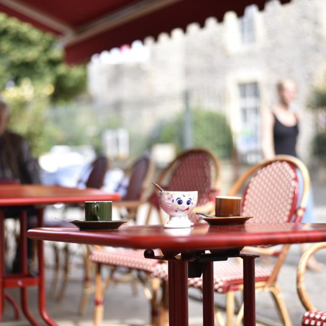 Terrasse Cafe Sainte Suzanne Chammes Cp Pascal Beltrami Mayenne Tourisme 1920px