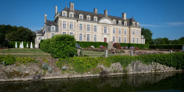 Chateau De Magnanne Menil Cp Pascal Beltrami Mayenne Tourisme 1920px