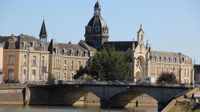 Chateau Gontier La Mayenne (riviere) Chateau Gontier Cp Mayenne Tourisme 1920px