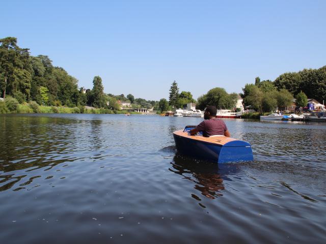 Miniboat sur la Mayenne