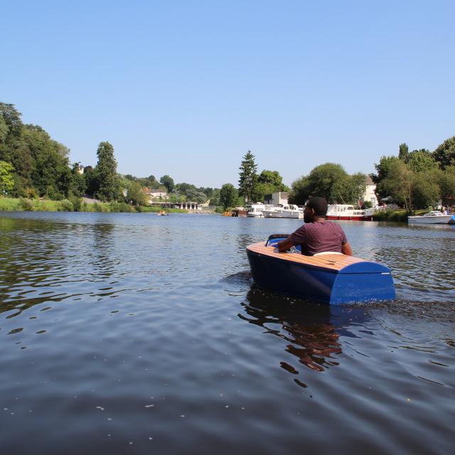 Miniboat sur la Mayenne