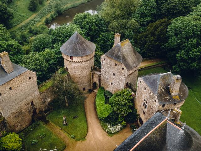 Chateau De Lassay Lassay Les Chateaux Cp French Wanderers