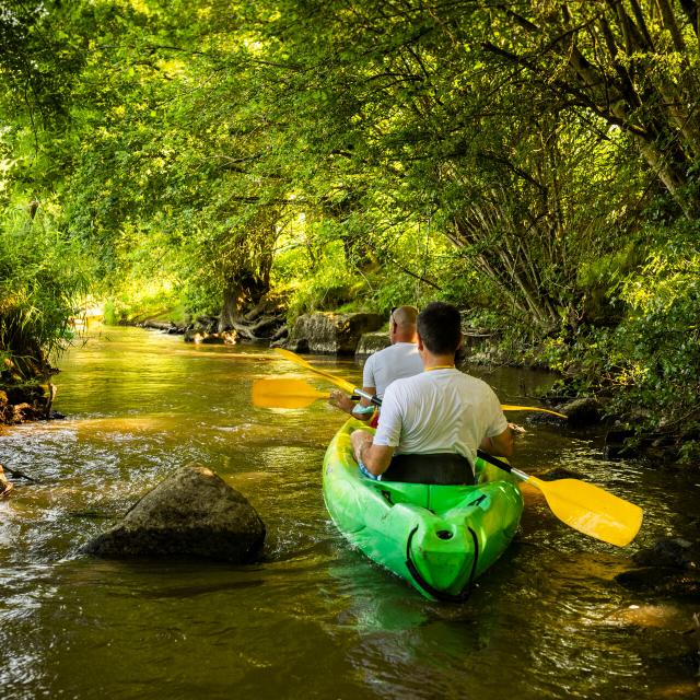 Canoe Au Parc De Loisirs De Vaux Parc Naturel Regional Normandie Maine Ambrieres Les Vallees Cp Pascal Beltrami Mayenne Tourisme 1920px