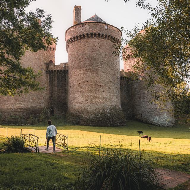 Chateau De Lassay Lassay Les Chateaux Cp Lezbroz Teddy Verneuil Mayenne Tourisme 1920px