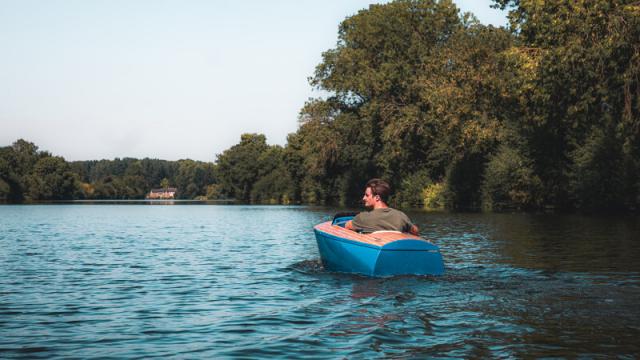 Bateau Miniboat Sur La Mayenne La Mayenne (riviere) Chateau Gontier Cp Lezbroz Teddy Verneuil Mayenne Tourisme 800px