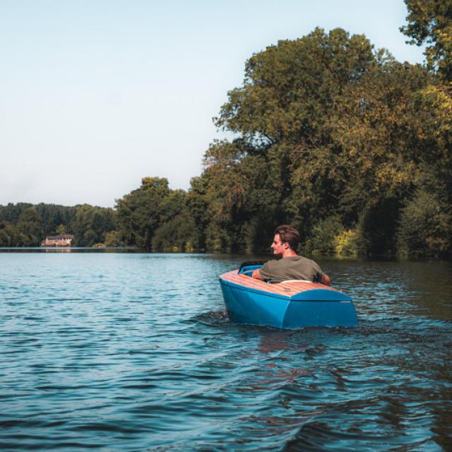 Bateau Miniboat Sur La Mayenne La Mayenne (riviere) Chateau Gontier Cp Lezbroz Teddy Verneuil Mayenne Tourisme 800px