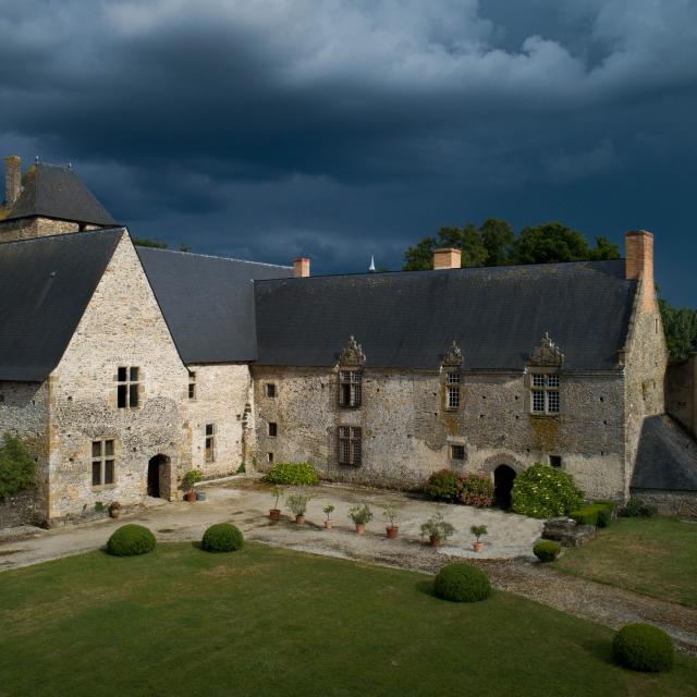 Château De La Grande Courbe à Brée©pascal Beltrami