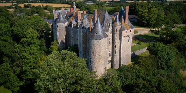 Château De Varennes L'enfant à Epineux Le Seguin©pascal Beltrami