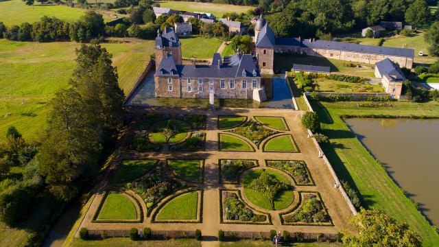 Chateau Des Arcis A Meslay Du Maine Meslay Du Maine Cp Pascal Beltrami Mayenne Tourisme 1920px