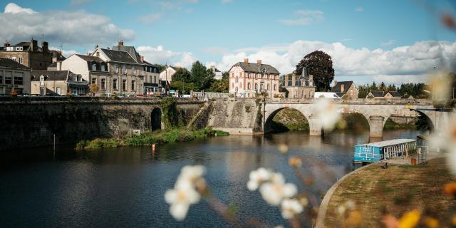 Mayenne Mayenne (ville) Cp Leblogcashpistache Mayenne Tourisme 1920px