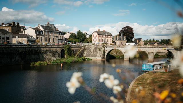 Mayenne Mayenne (ville) Cp Leblogcashpistache Mayenne Tourisme 1920px