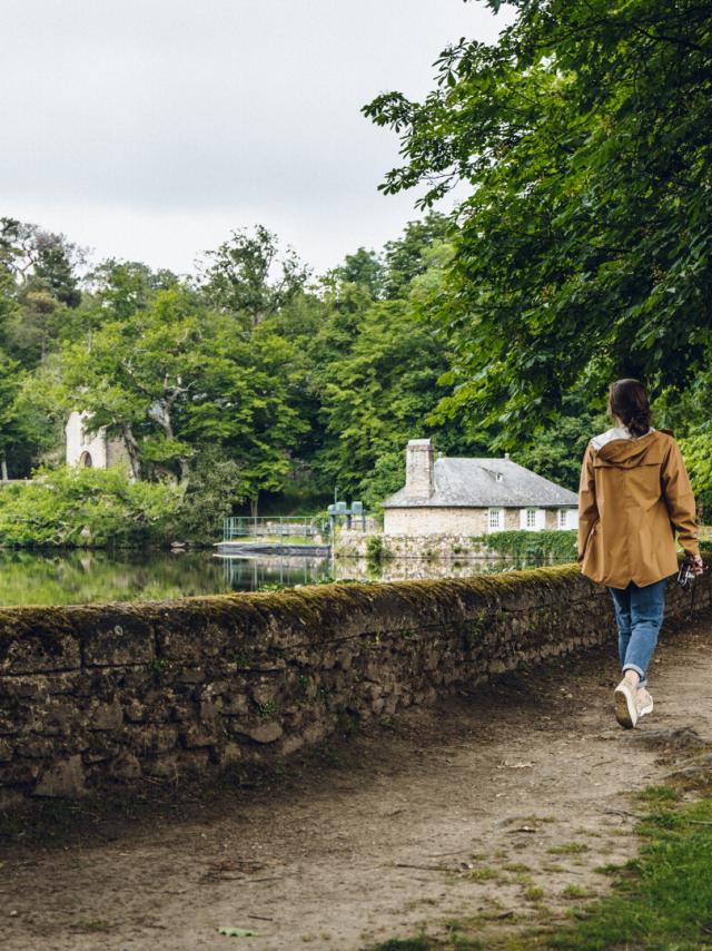 Fontaine Daniel Fontaine Daniel Cp Mathieu Lassalle French Wanderers Mayenne Tourisme 1920px