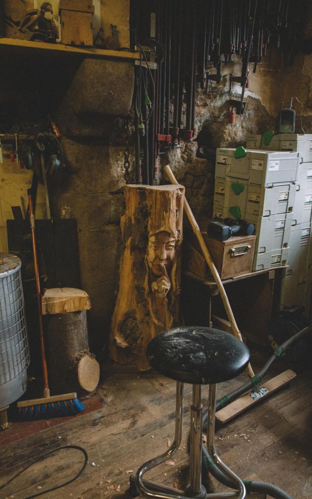 Atelier De Sculpture Alain Legros Lassay Les Chateaux Cp Loeildeos Mayenne Tourisme 1920px (1)