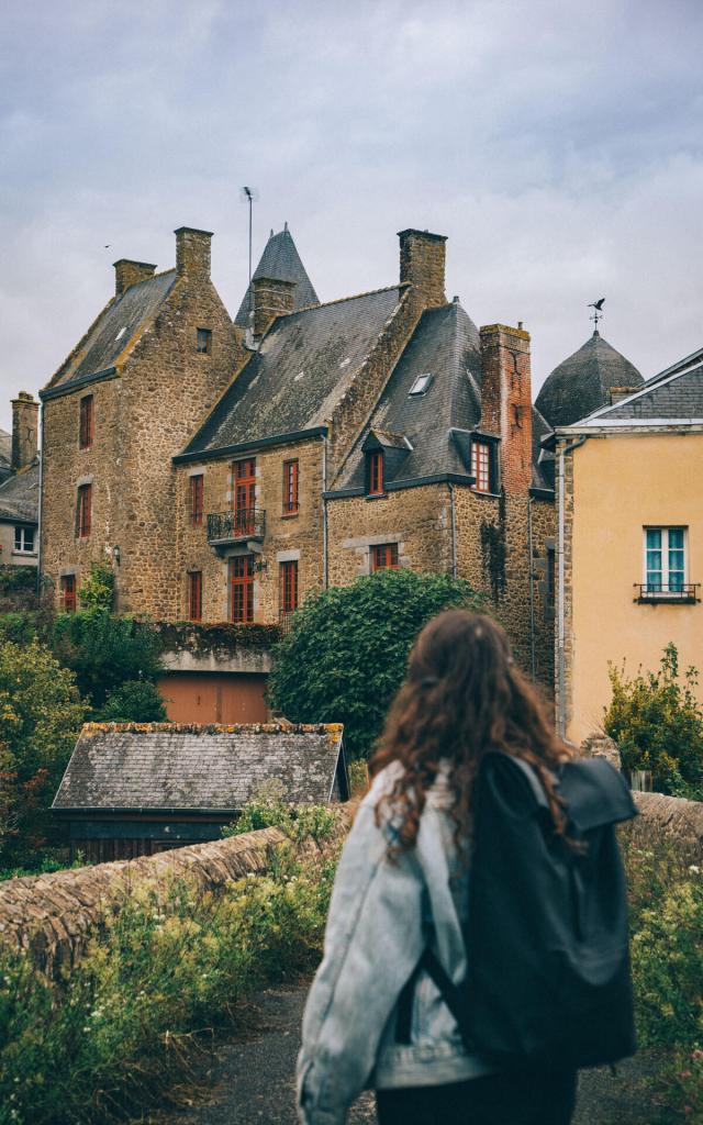 Centre Ville De Lassay Les Chateaux Lassay Les Chateaux Cp Loeildeos Mayenne Tourisme 1920px