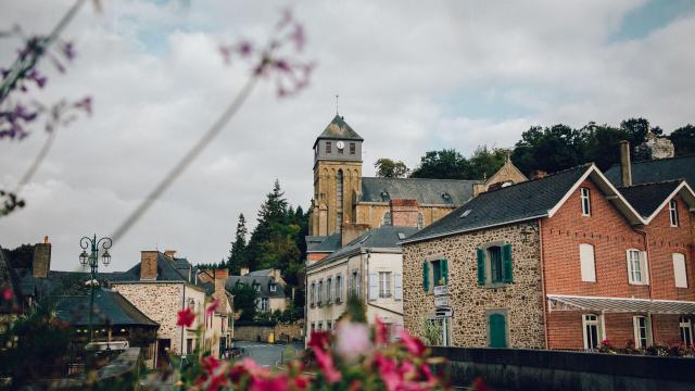 Centre-ville_de_Chailland-Chailland-CP-Loeildeos_-_Mayenne_Tourisme-1920px.jpg