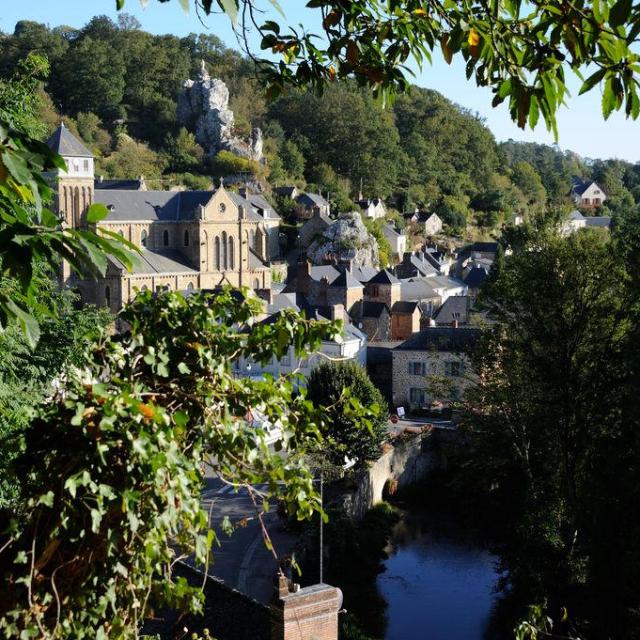 Vue sur Chailland depuis les hauteurs