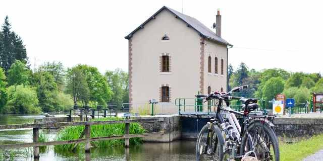 Velos A Lecluse De Neuville A St Sulpice Cp E.deletang Mayenne Tourisme 12