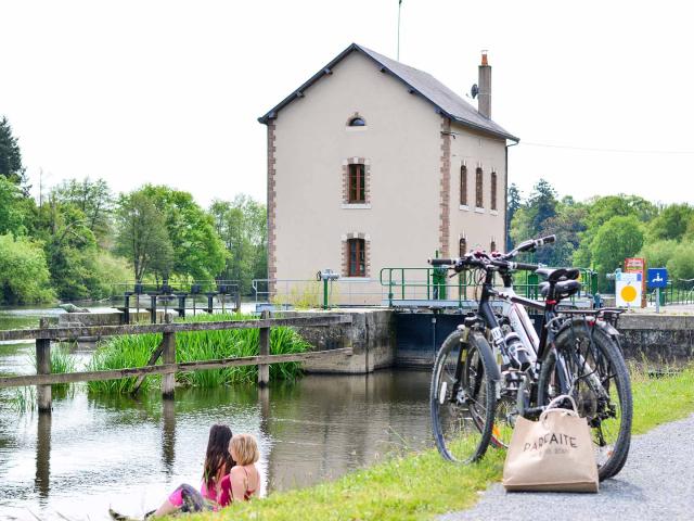 Velos A Lecluse De Neuville A St Sulpice Cp E.deletang Mayenne Tourisme 12